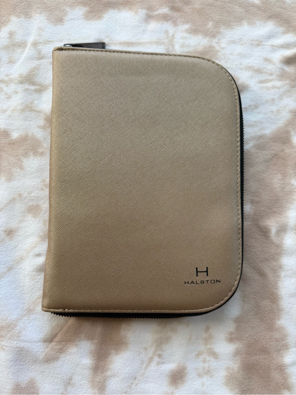 Halston Beige Zip Jewelry Travel Case